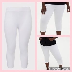 TORRID Signature Waist Premium Capri Leggings Plus 4X WHITE NWOT